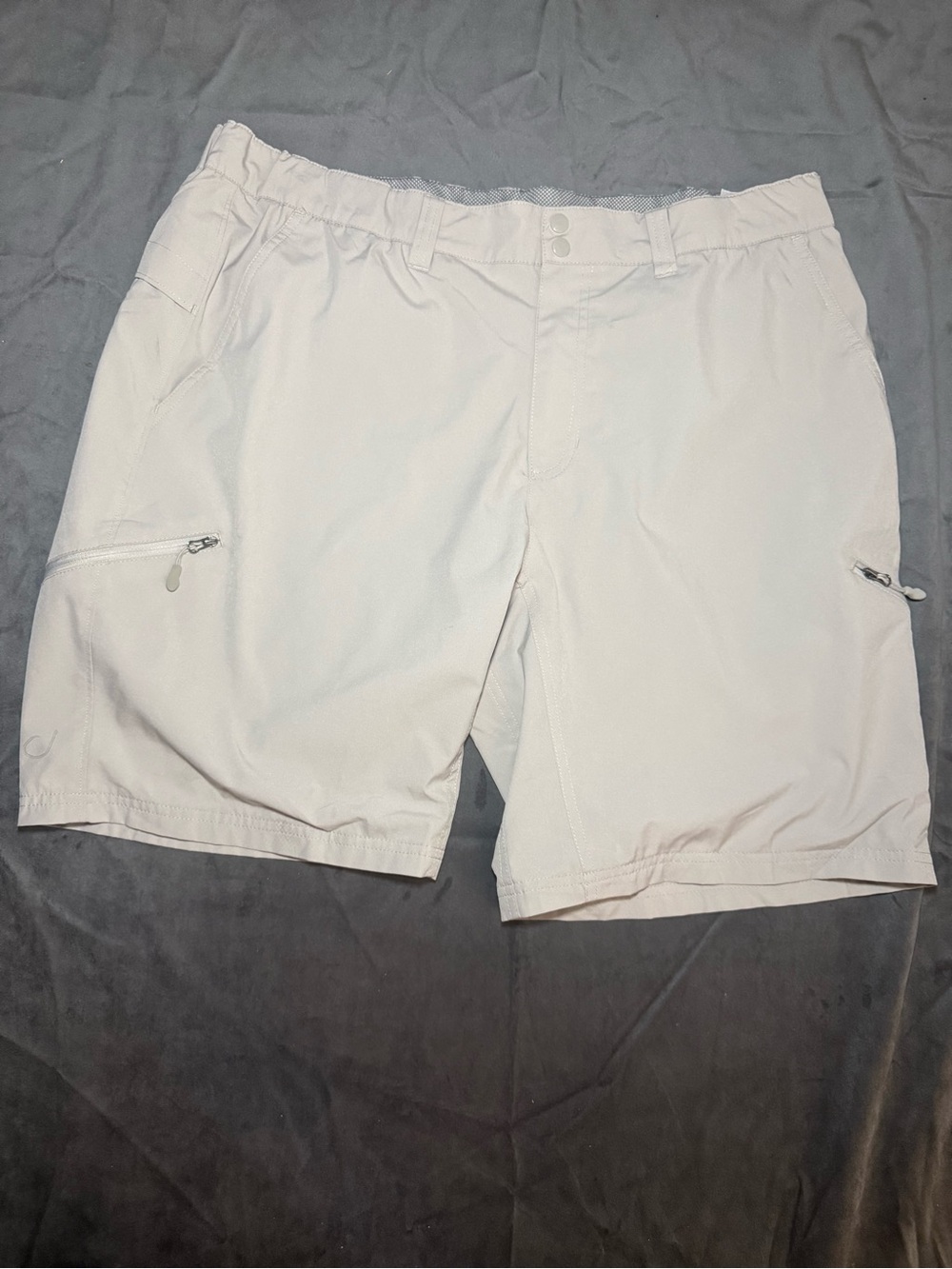 Reel Life Men's Cargo Shorts XL Gray Microfiber Stretch Zipper Pocket Flat
Front